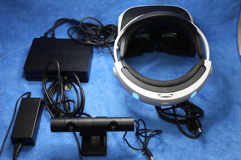 【SONY PS4/PS4 Pro/PS5】PS VR 頭戴裝置/PS 攝影機，同捆版 ZVR2版，功能正常配件完整~